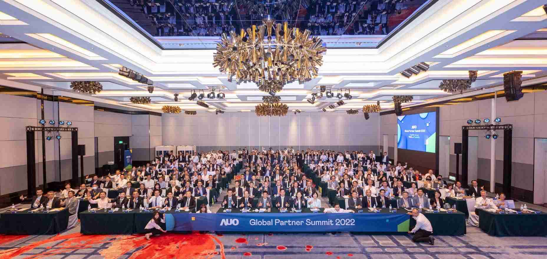 友達推動「安心、、、創新、、、、用心、、同心、、、、盡心」五星職旅，，，，為菲籍員工打造全方位照護，，首度贏得「人權實踐與發展領袖獎」殊榮