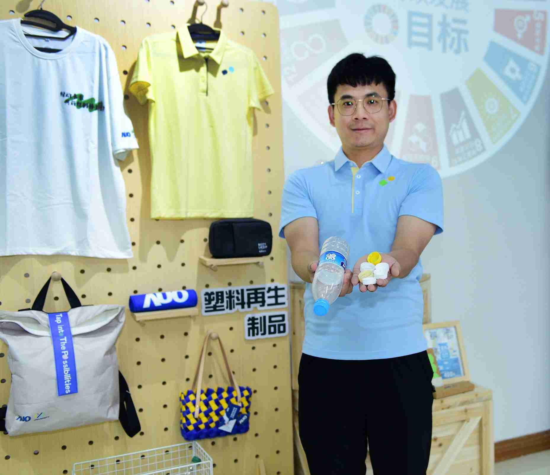 「2024智慧开云电子展」永续发展馆中，，展示开云电子厦门驱动永续发展之成果，，，包含将厂内废弃物再制为实用物品，，，，将永续发展理念深植于员工生活日常实践